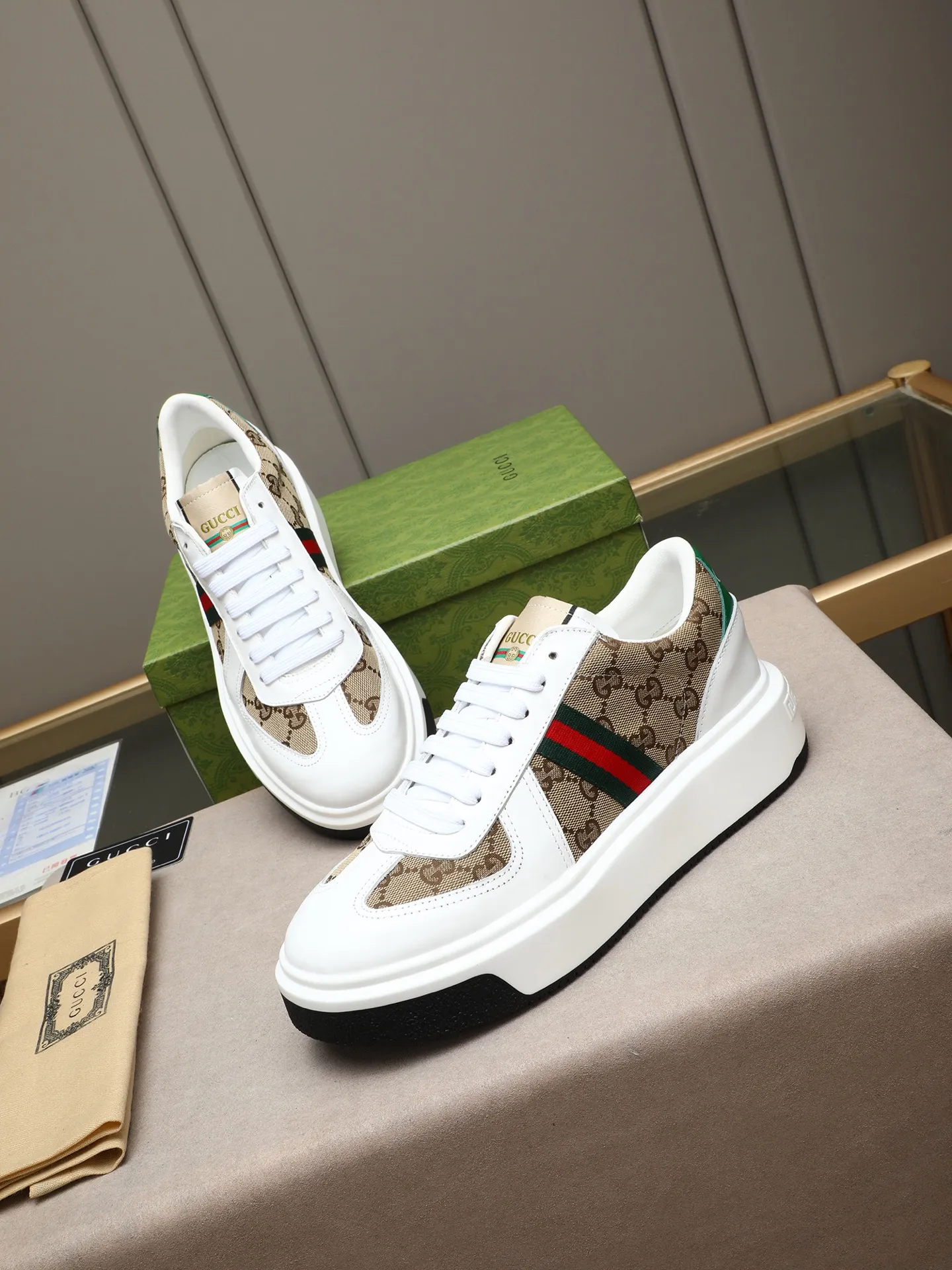 Men's shoes 💰480 New men's shoes GUCCI Fashion trend Made of first-layer calfskin ➕ washed sheep lining! The foot feels super comfortable and the workmanship is impeccable. Foam ultra-light outsole, size: 38-44 (45 customized) 4 colors to choose from!